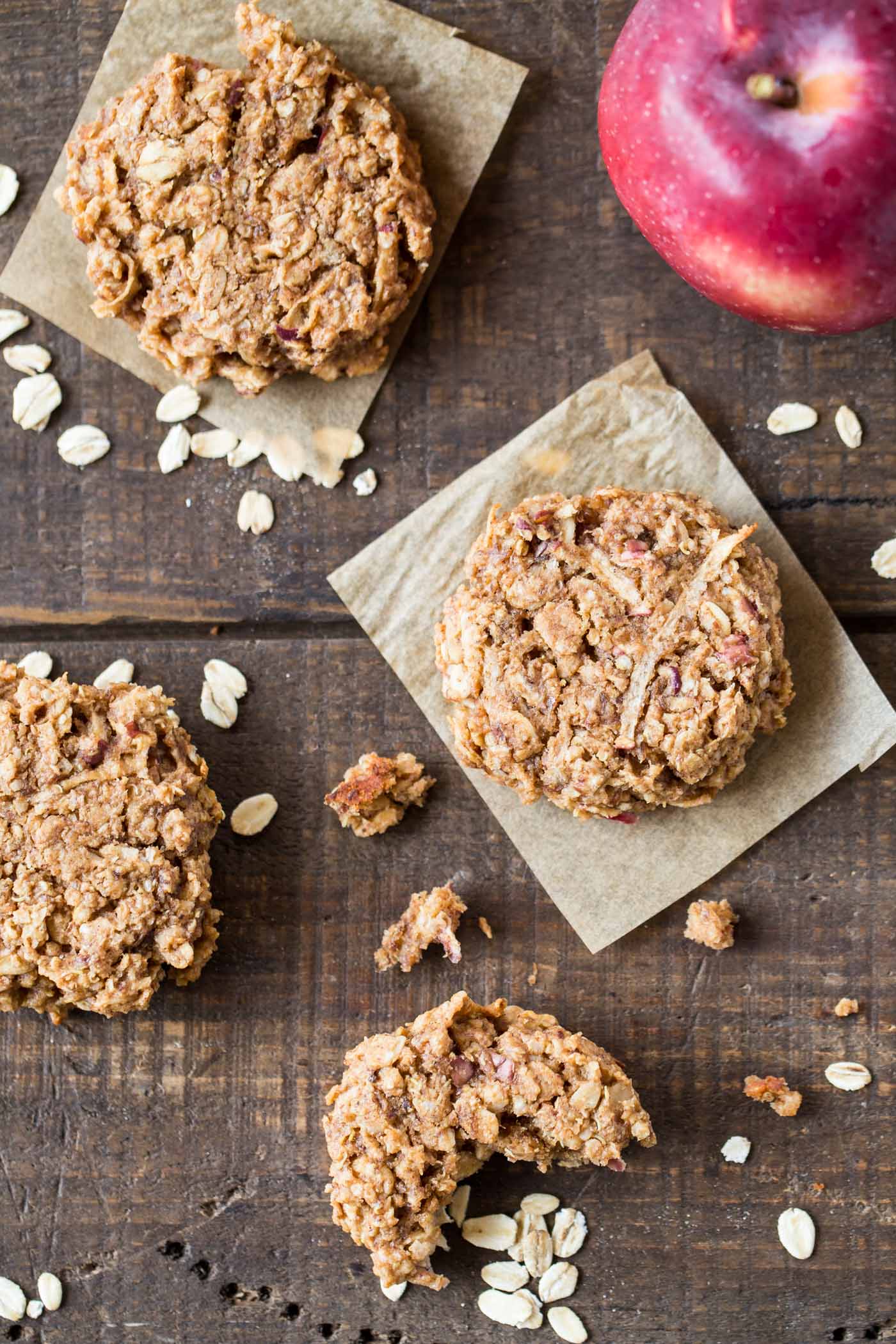 APPLE PIE QUINOA BREAKFAST COOKIES -- they taste like apple pie but are healthy! high in fiber, protein and healthy fats, they're the perfect way to start your day!