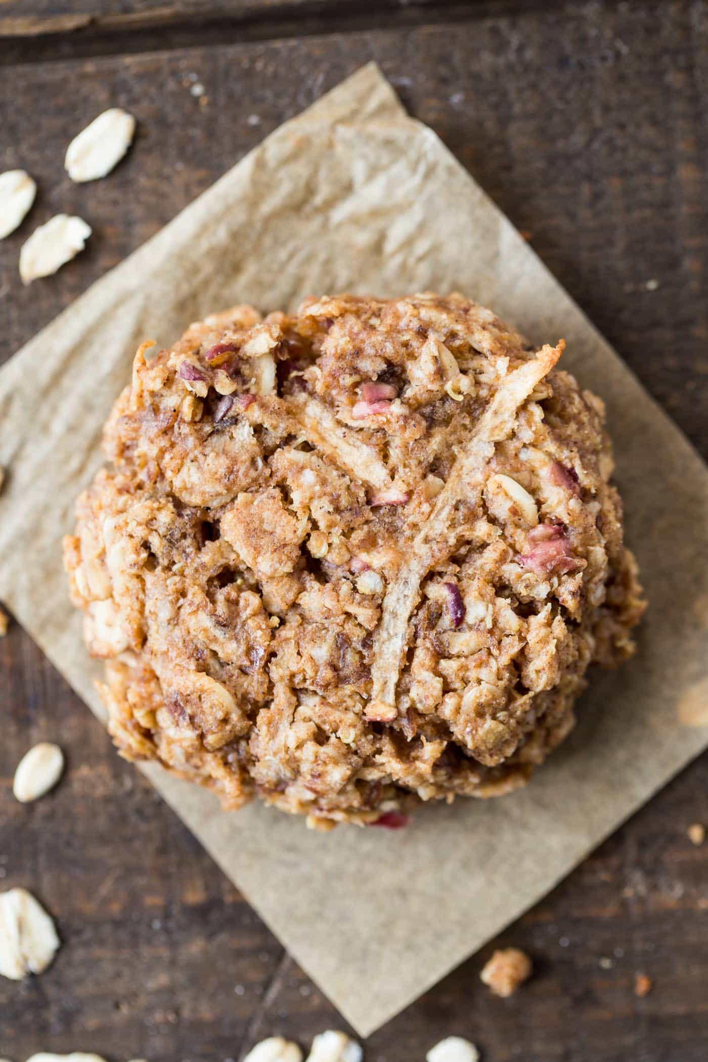 APPLE PIE QUINOA BREAKFAST COOKIES -- they taste like apple pie and are the perfect way to start your day!