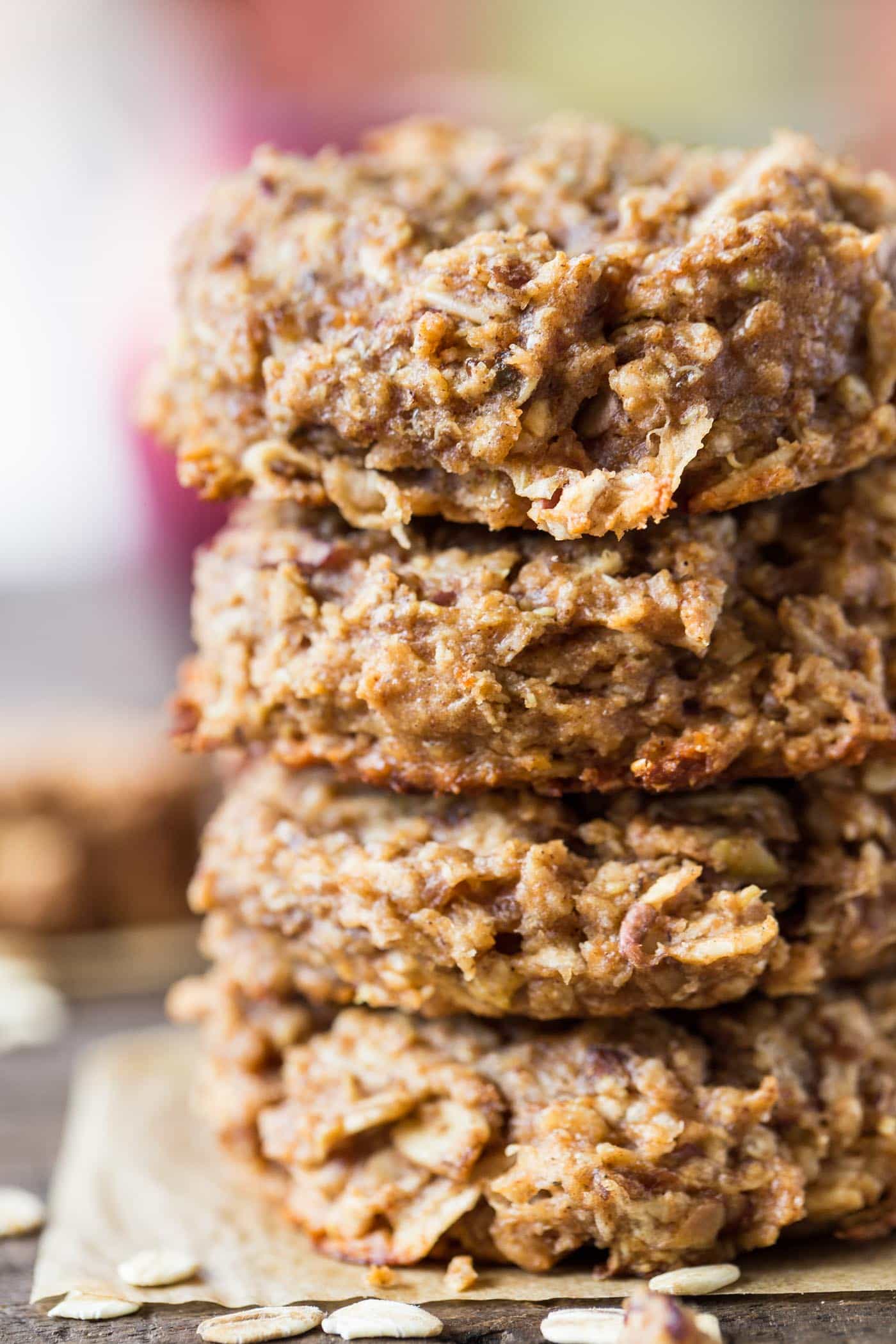 APPLE PIE QUINOA BREAKFAST COOKIES -- they taste like apple pie and are the perfect way to start your day!