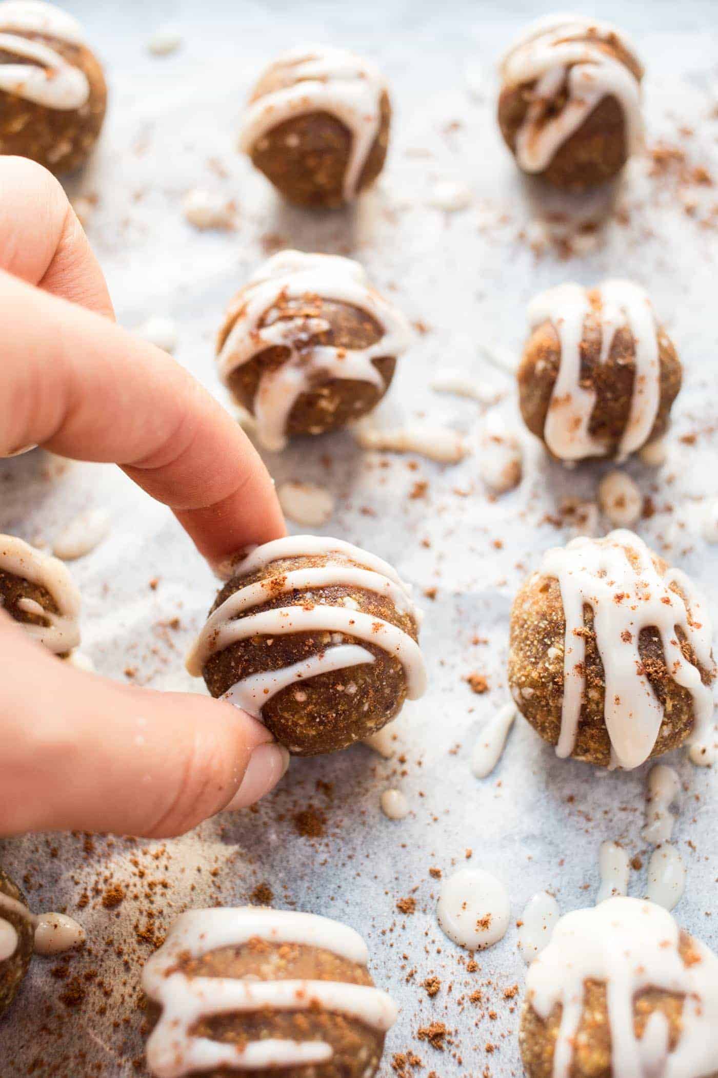 These NO BAKE healthy pumpkin spice truffles are super easy to make, packed with nutrients and vegan too!