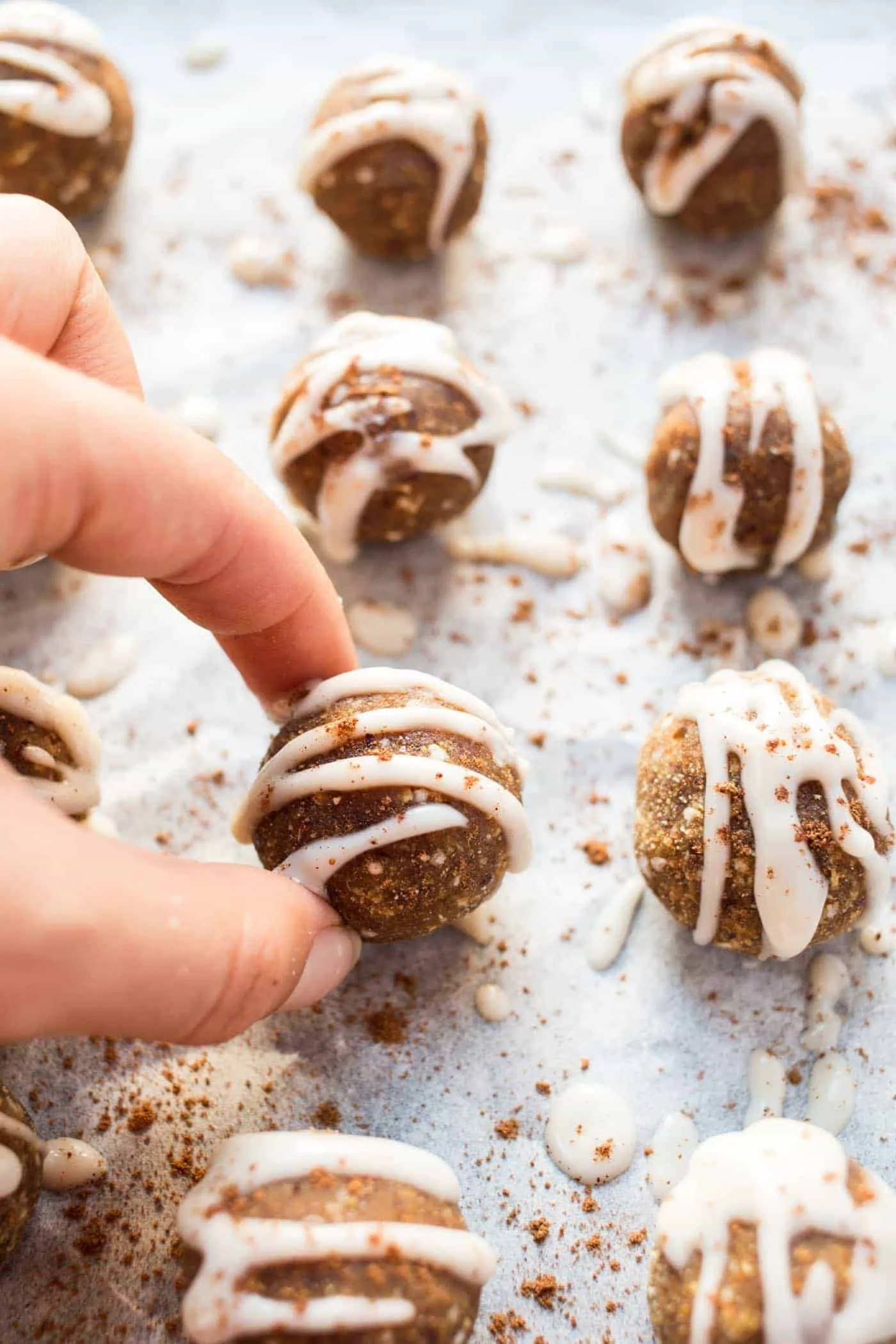 Pumpkin Protein Balls (No Bake Energy Bites) - The Balanced Nutritionist