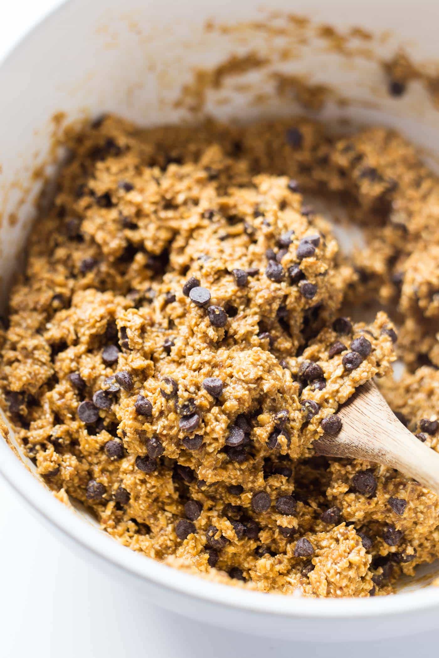 Pumpkin Chocolate Chip Cookies >> moist, tender, chewy and SUPER healthy!! NO butter, oil, gluten, dairy, eggs OR refined sugar!