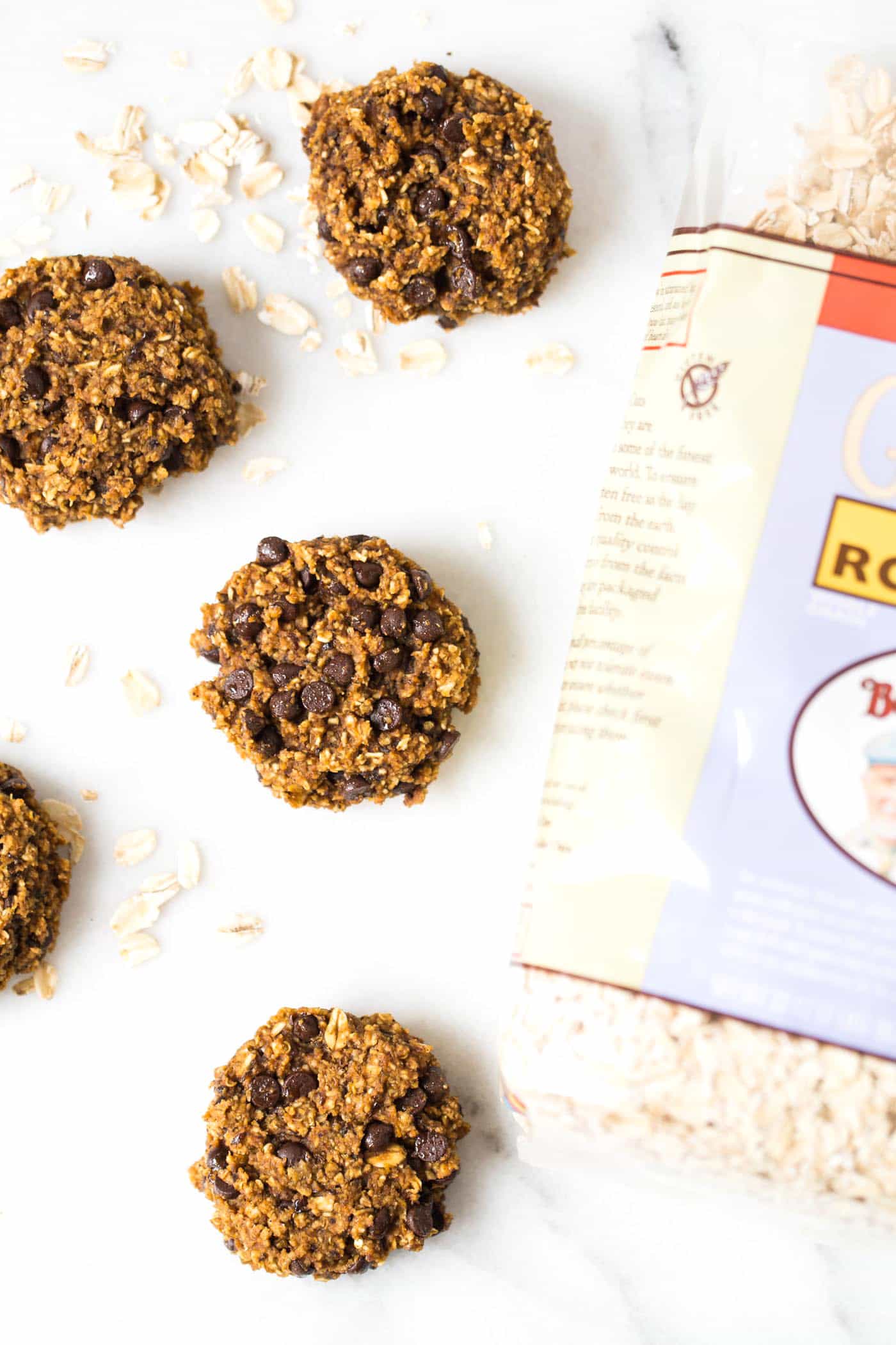 Pumpkin Chocolate Chip Cookies >> moist, tender, chewy and SUPER healthy!! NO butter, oil, gluten, dairy, eggs OR refined sugar!