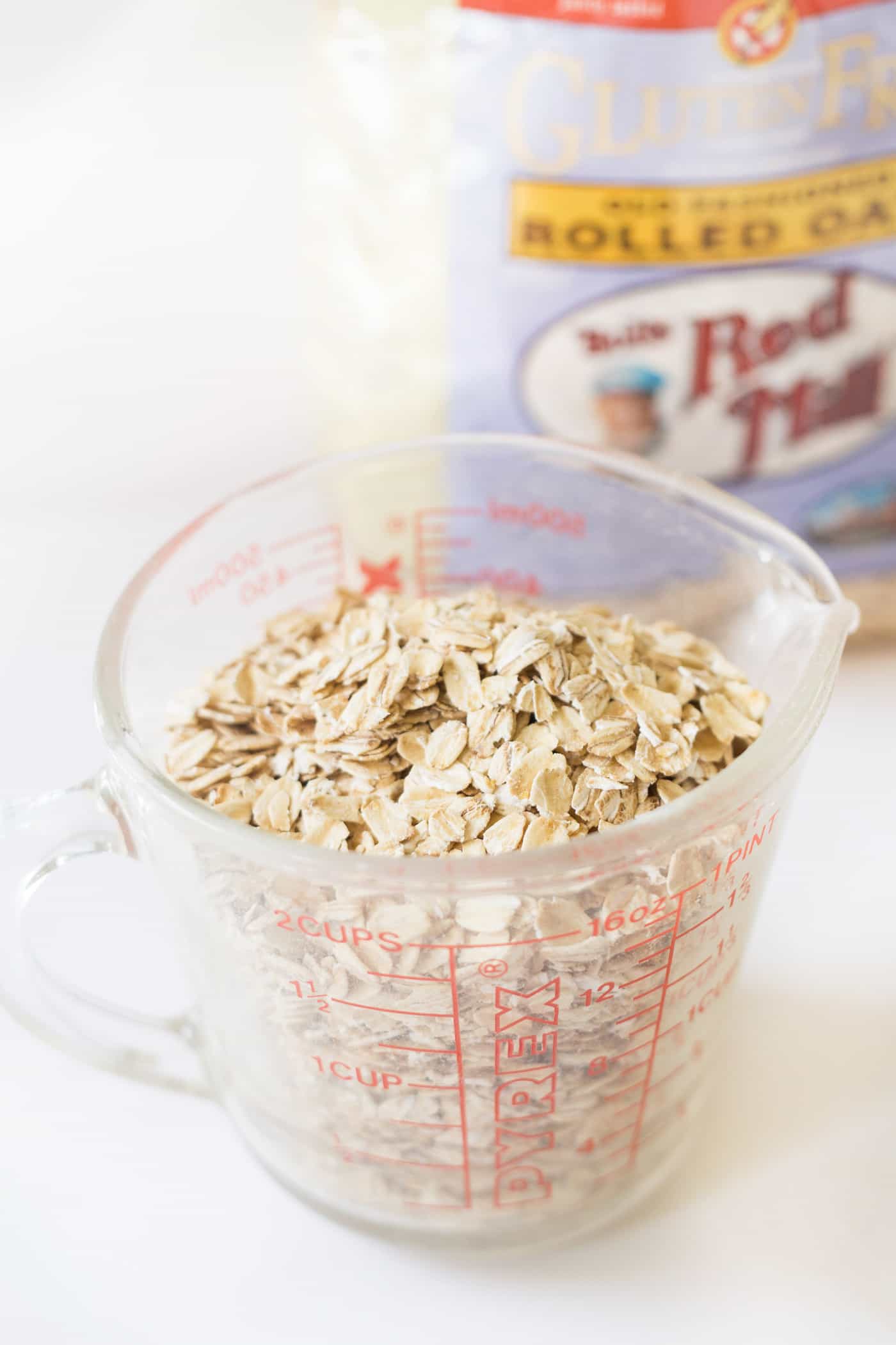The secret to perfect pumpkin chocolate chip cookies? Oats that have been ground into oat flour!