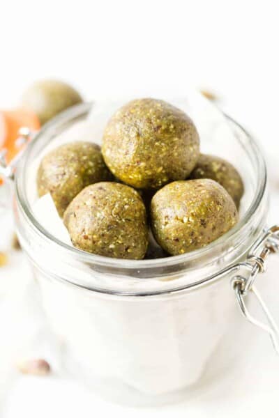 Matcha Protein Balls >> packed with healthy fats, plant-based proteins and natural sweeteners, these are the ULTIMATE healthy snack!