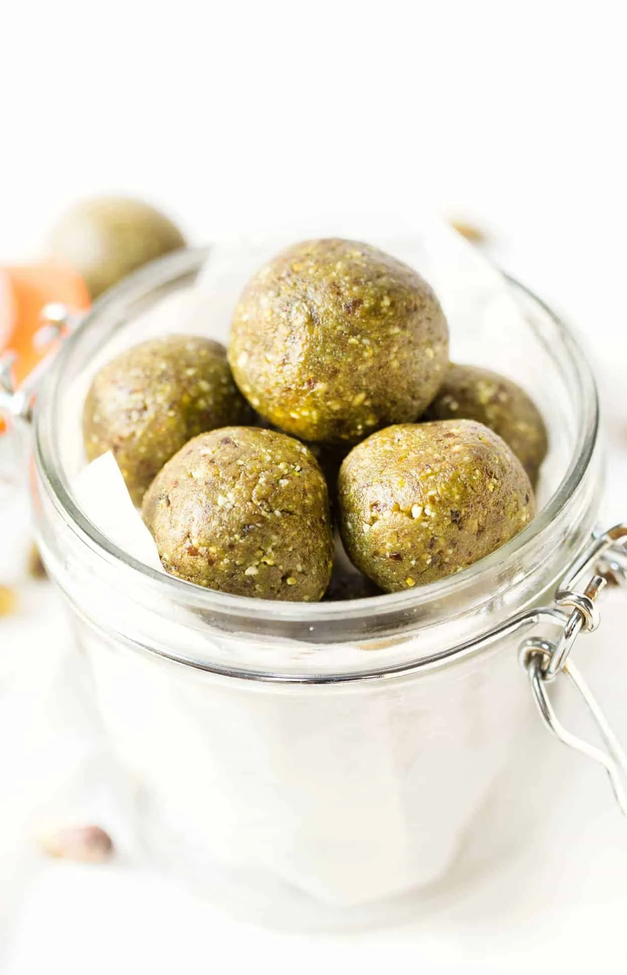 Matcha Protein Balls >> packed with healthy fats, plant-based proteins and natural sweeteners, these are the ULTIMATE healthy snack!