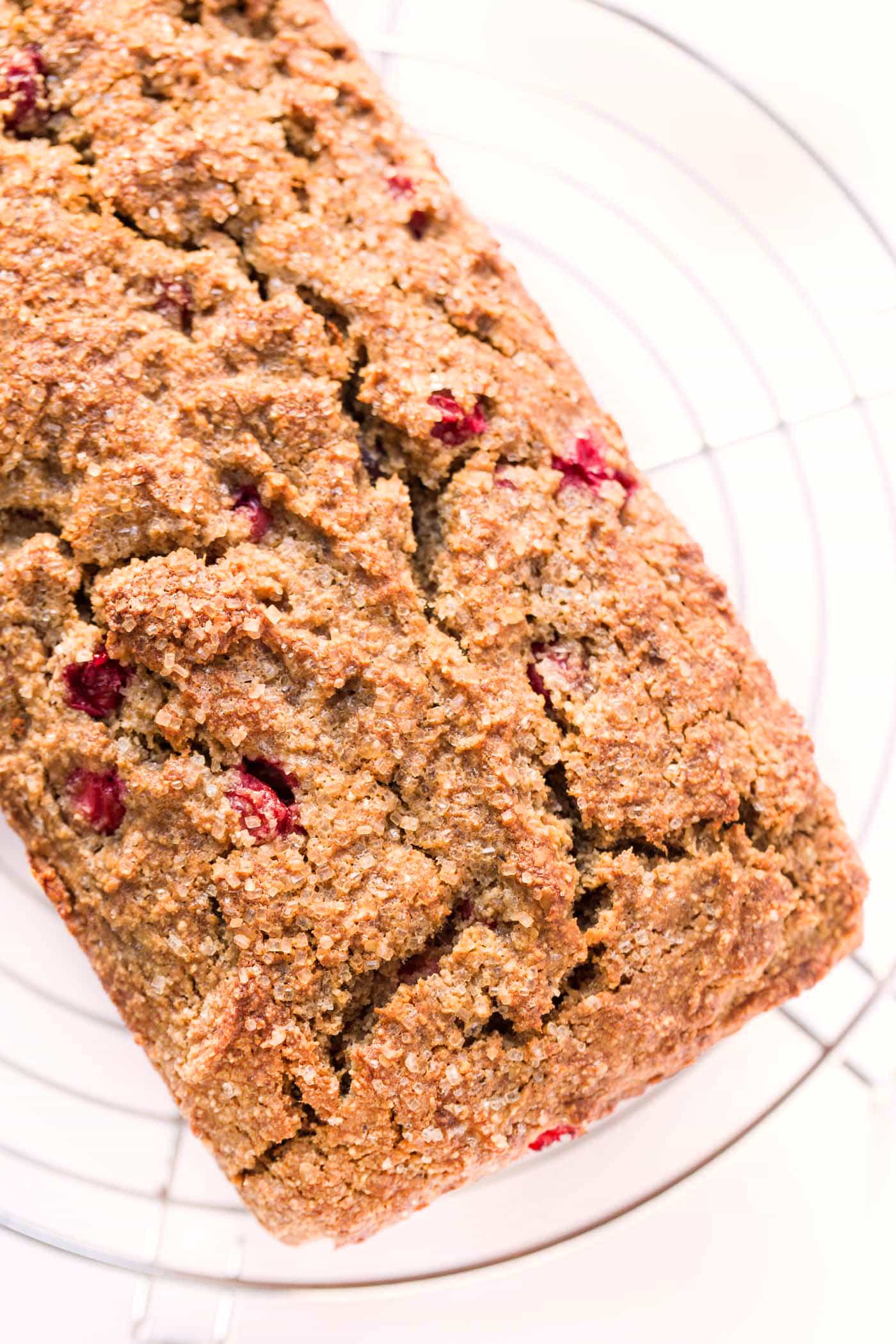 This AMAZING cranberry quinoa banana bread is made with only healthy ingredients and is free from gluten, dairy, refined sugar AND uses only 1 tablespoon of oil!