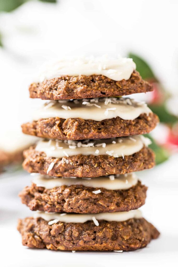 These AMAZING Gingerbread Quinoa Breakfast cookies have almond butter, molasses and warm spices and they're actually HEALTHY | gluten-free + vegan