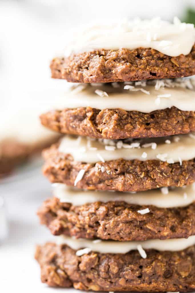 These INCREDIBLE Gingerbread Quinoa Breakfast Cookies has a base of oats, quinoa and banana, but has all the flavors of classic gingerbread. And they're HEALTHY too! [vegan + gf]