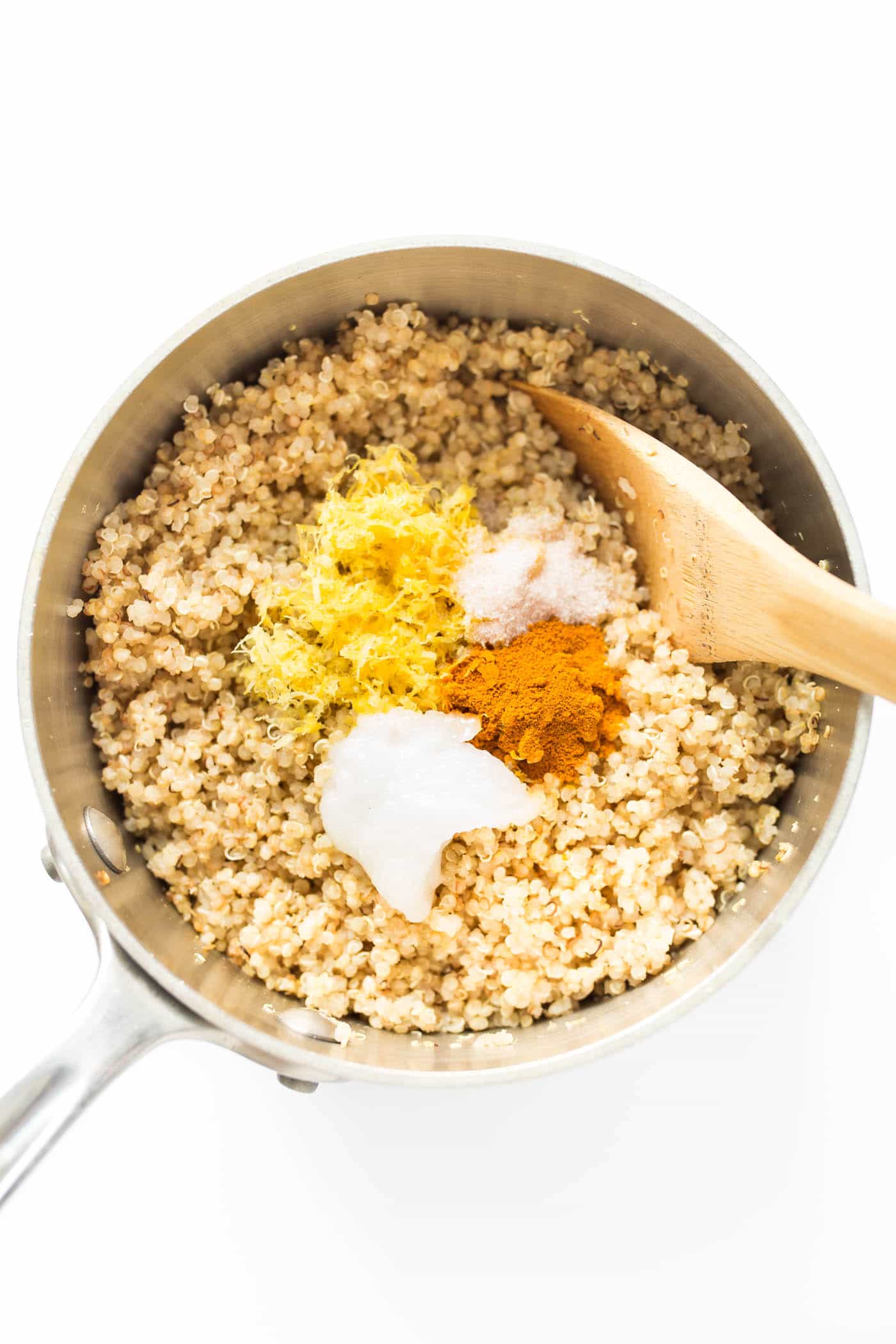 Lemon Turmeric Quinoa made with just 5 INGREDIENTS! So simple and the perfect way to spice up your next Indian or Middle Eastern feast!