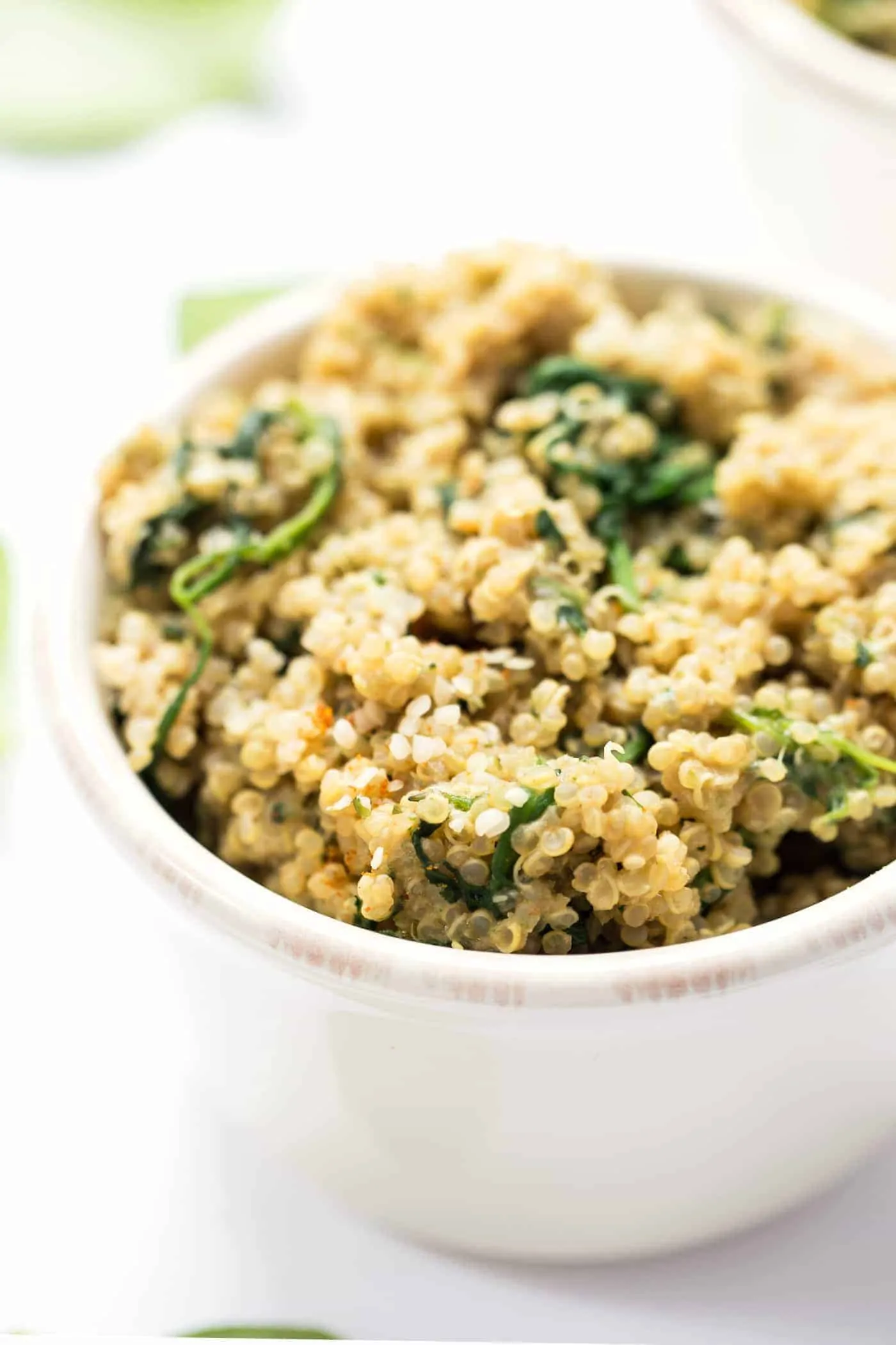Creamy Quinoa Mac and Cheese with spinach! Made in just ONE POT and comes together in less than 15 minutes!