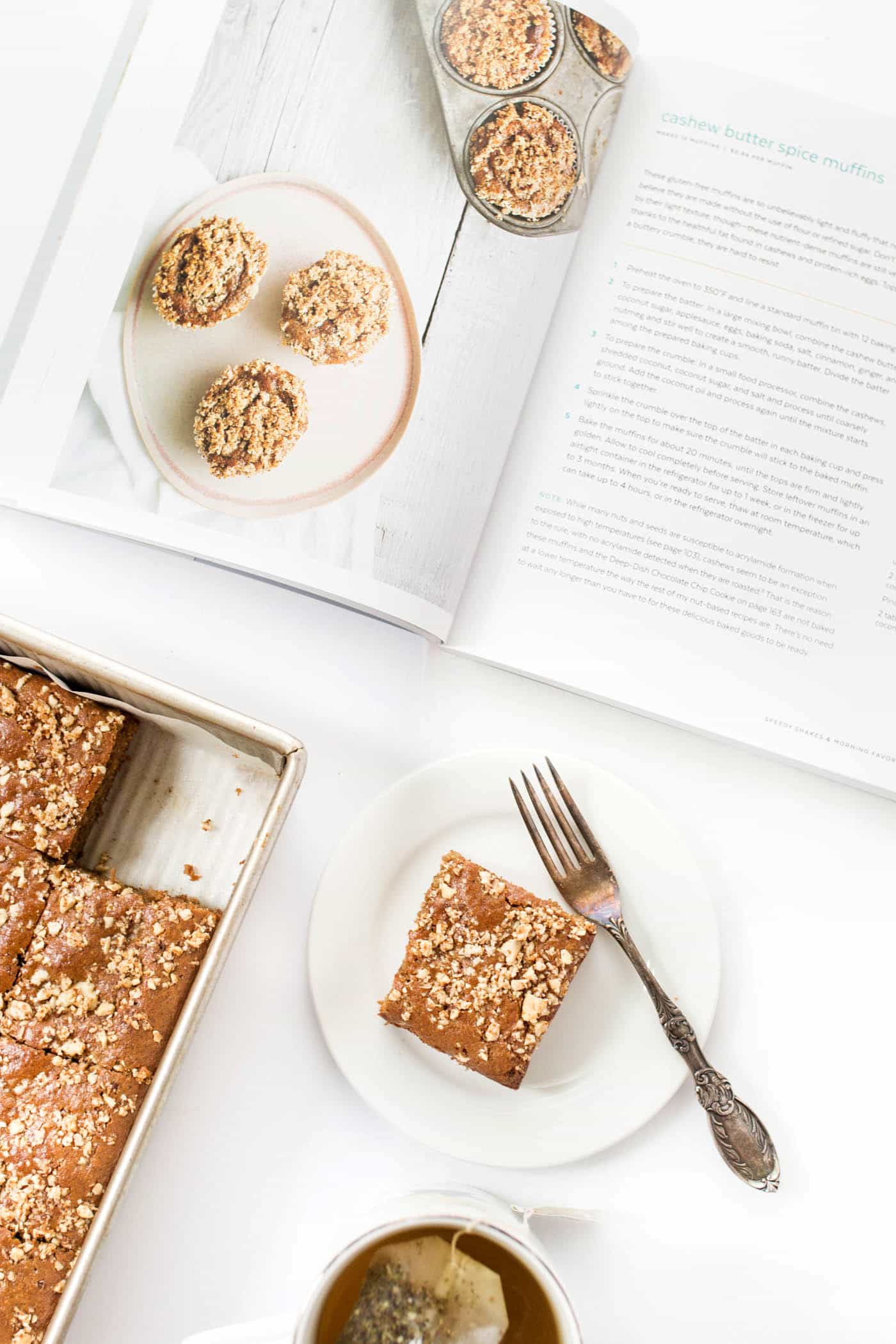 My newest dessert obsession >>> these cashew butter crumb bars are LEGIT. Super light and fluffy, sweetened without any refined sugar, no oils and NO FLOUR!