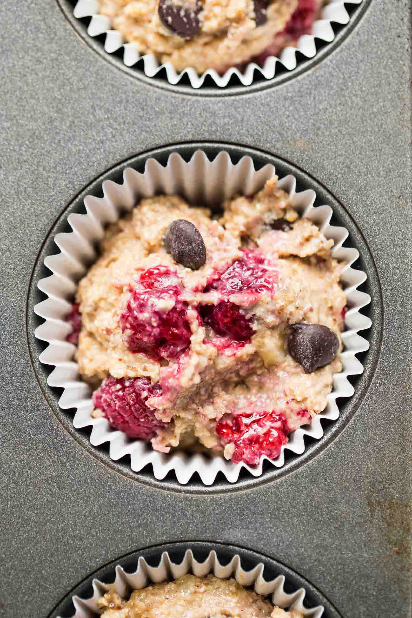 How to make SKINNY Raspberry Chocolate Chip Quinoa Muffins with 100% pure and healthy ingredients!