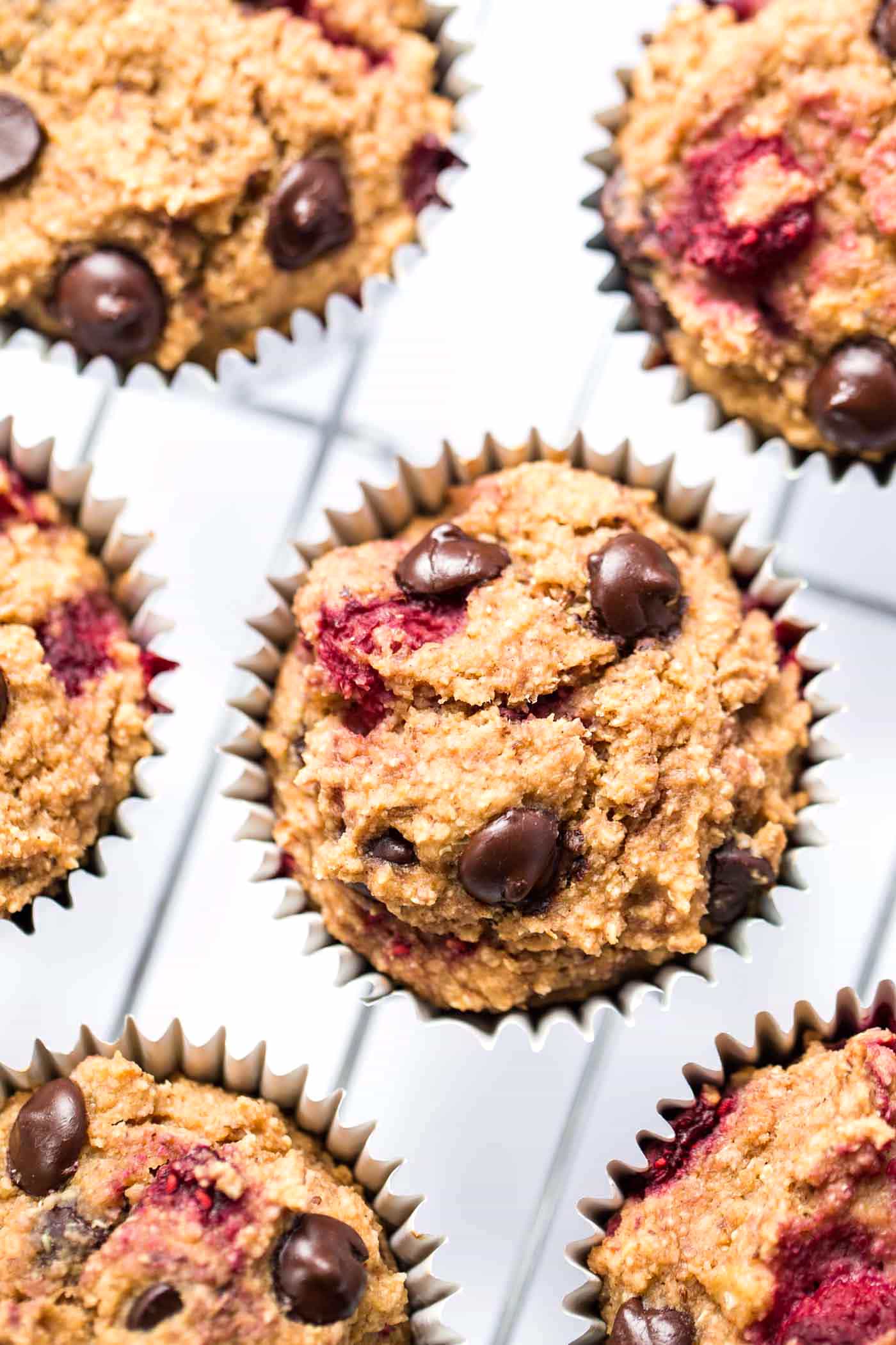 These SKINNY Raspberry Chocolate Chip Quinoa Muffins are made in just one bowl, packed with healthy ingredients and don't use any oil, eggs or dairy! 