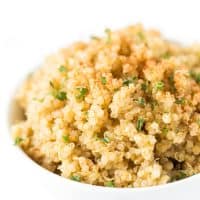 Garlic Butter Quinoa -- made in just one pan and only 5 INGREDIENTS!
