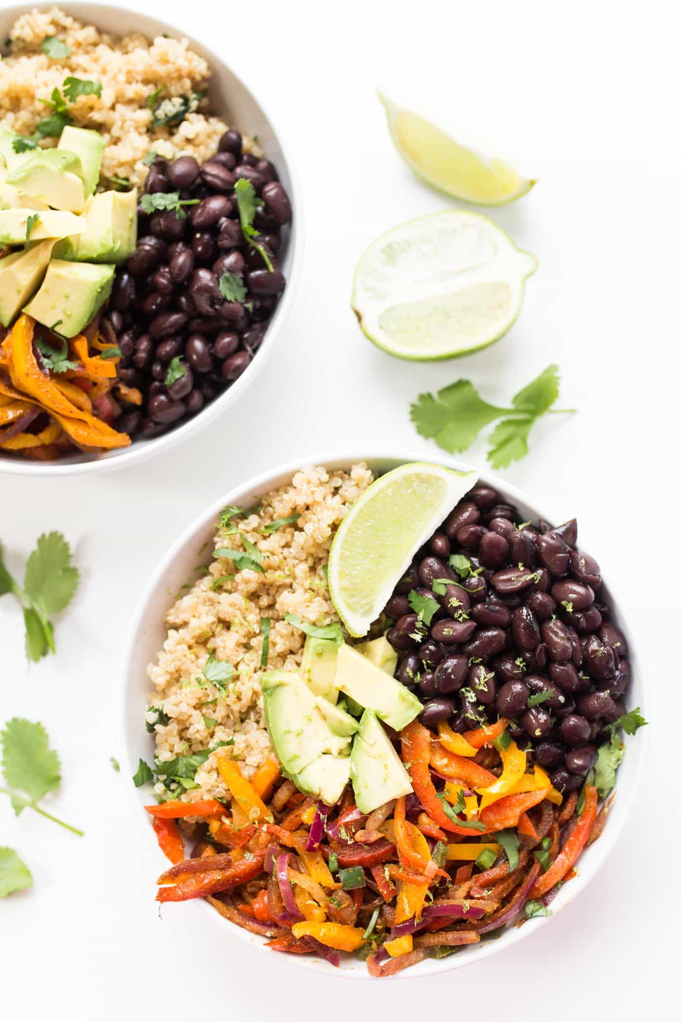Black Bean Quinoa Fajita Bowls -- ready in just 20 minutes, this meatless meal is packed with protein, veggies and healthy carbs!
