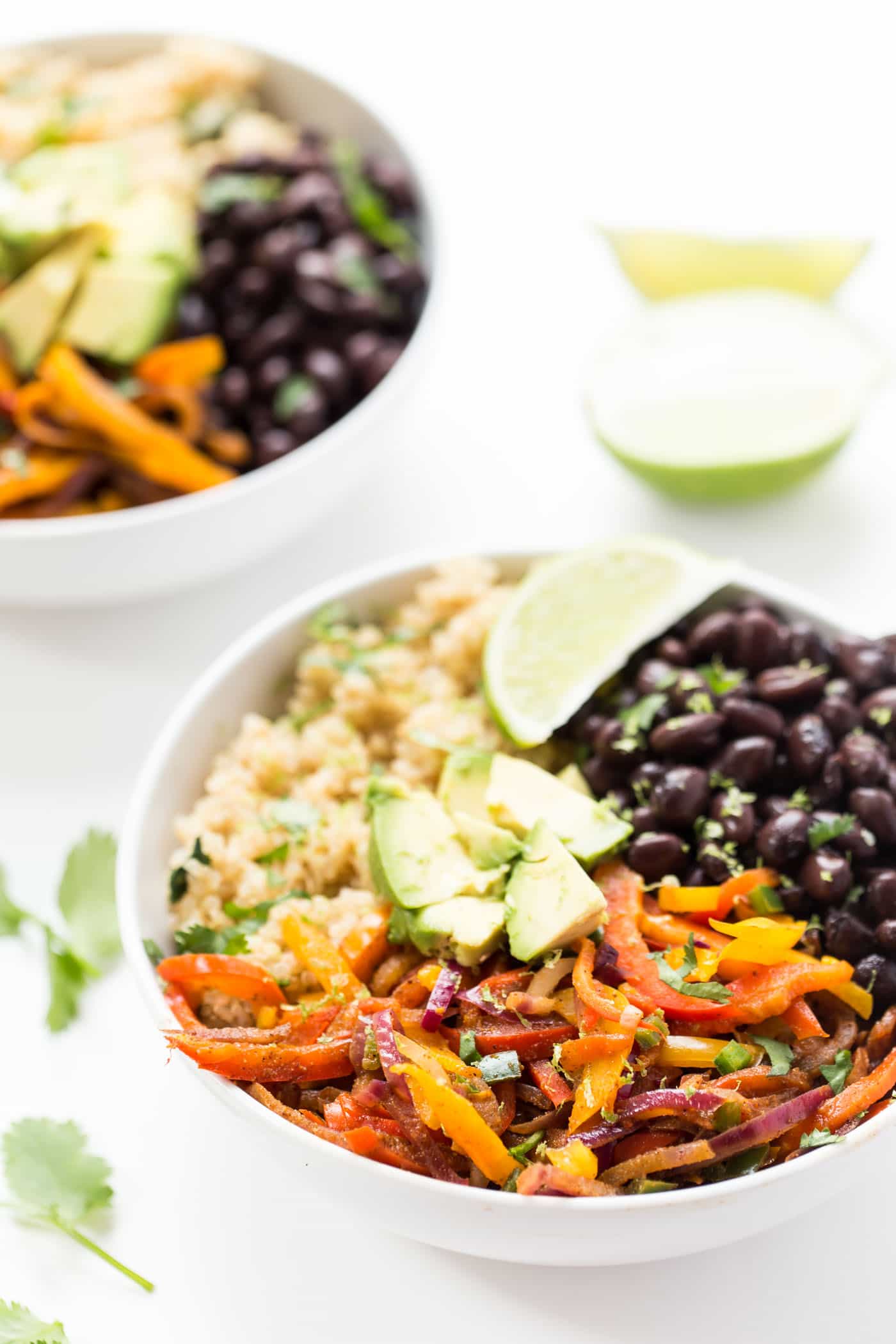 Black Bean Quinoa Fajita Bowls -- ready in just 20 minutes, this meatless meal is packed with protein, veggies and healthy carbs!