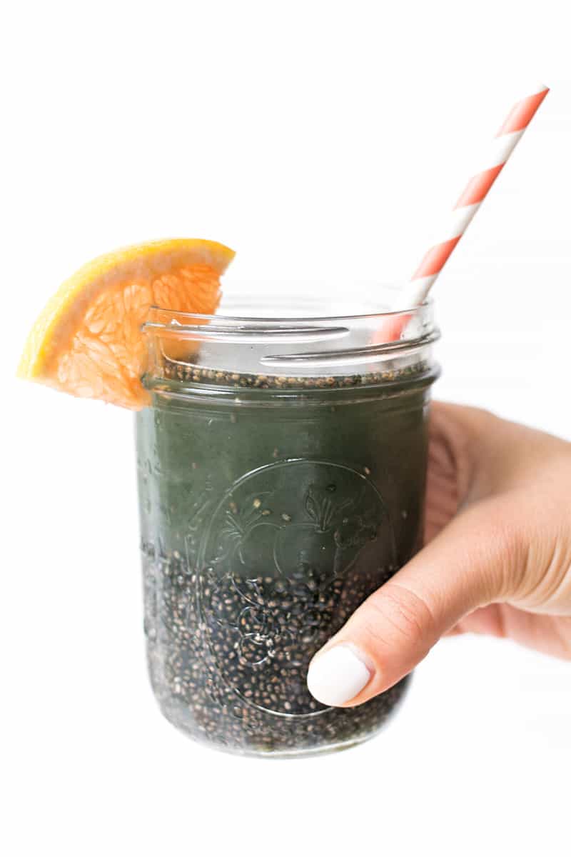 This delicious DETOX CHIA FRESCA drink is made with grapefruit, lemon and spirulina to help flush toxins, support healthy digestion and help your skin glow!