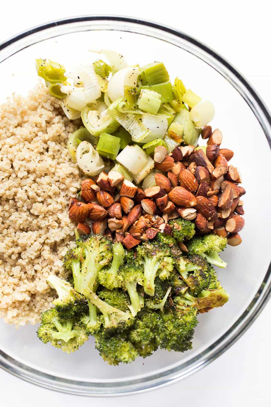 Roasted Leek & Broccoli Quinoa Salad -- light, flavorful and tossed in an AMAZING honey-lemon dressing!