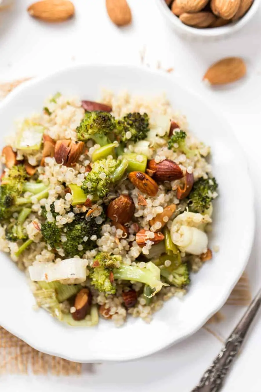 This Roasted Leek & Broccoli Quinoa Salad is the perfect summertime side dish! Grab what you need at the farmer's market and bring it to your next outdoor BBQ!
