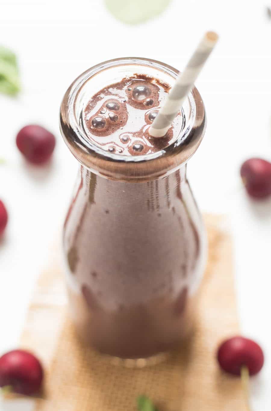 Chocolate Cherry Pie Smoothie -- a nourishing, delicious, hydrating smoothie that tastes like a decadent dessert!