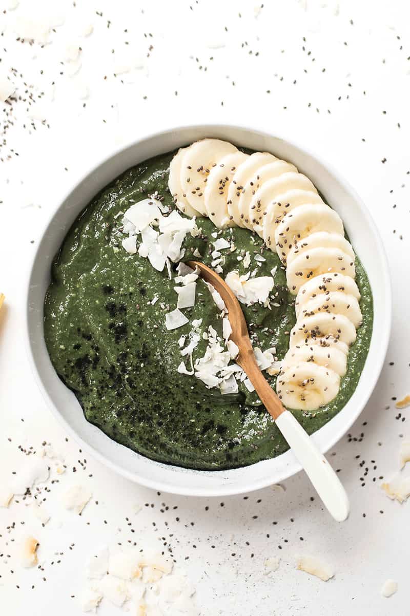 SPIRULINA GREEN Smoothie Bowl topped with sliced banana, coconut and chia seeds!