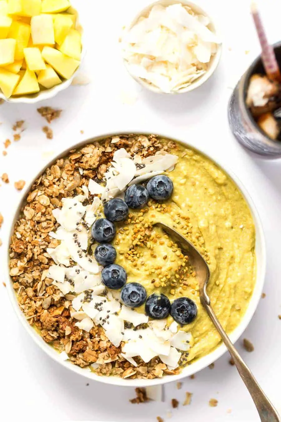 This ENERGIZING Mango Smoothie Bowl is made with fruits, veggies and superfoods to give you a natural boost of energy in the morning!