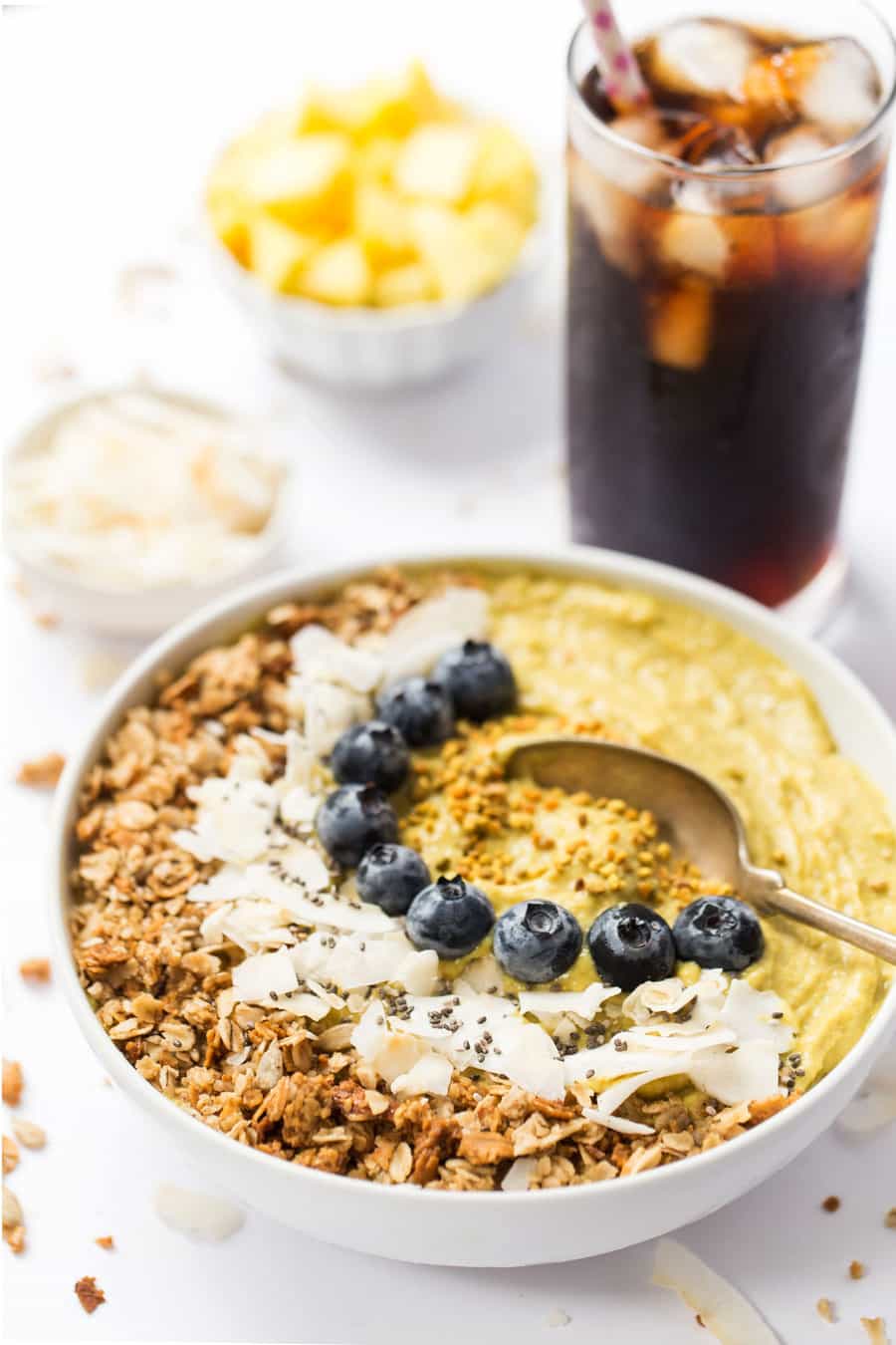 This ENERGIZING Mango Smoothie Bowl is made with fruits, veggies and superfoods to give you a natural boost of energy in the morning!