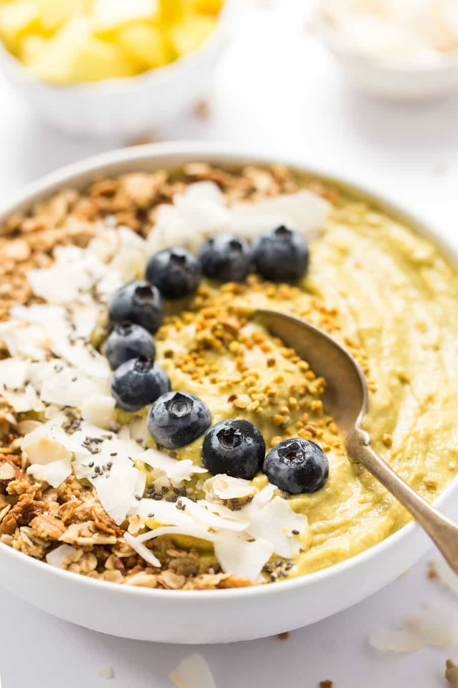 This ENERGIZING Mango Smoothie Bowl is made with fruits, veggies and superfoods to give you a natural boost of energy in the morning!