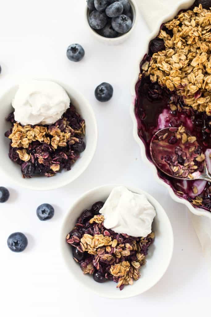 This BANANA BLUEBERRY CRUMBLE uses just 9 ingredients, one bowl and is SUPER healthy! [vegan + GF]