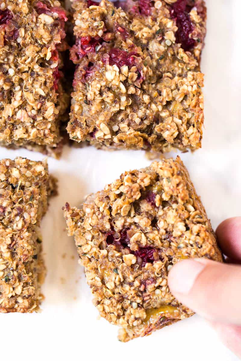 LEMON RASPBERRY QUINOA BREAKFAST BARS -- with bananas, oats, almond butter and quinoa, these bars make a healthy & nutritious breakfast treat!