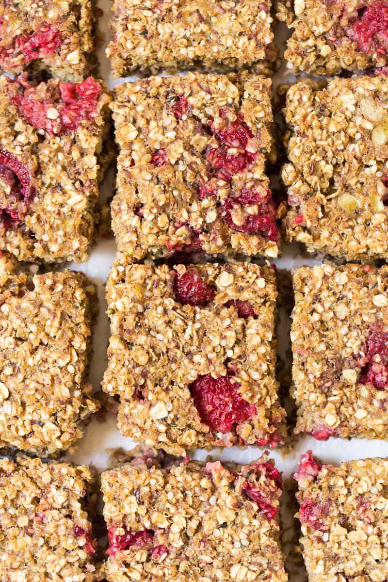 LEMON RASPBERRY QUINOA BREAKFAST BARS -- with bananas, oats, almond butter and quinoa, these bars make a healthy & nutritious breakfast treat!