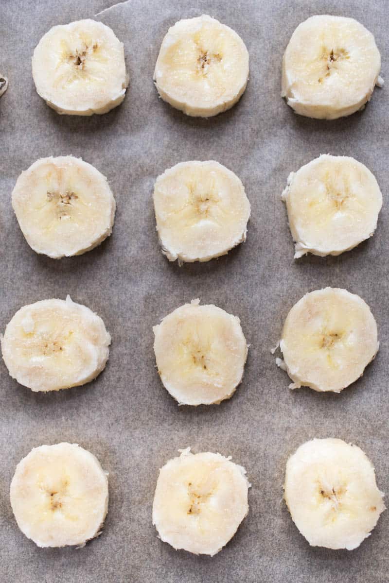 These NO BAKE Banana Snickers Bites are a healthy sweet treat that tastes like candy