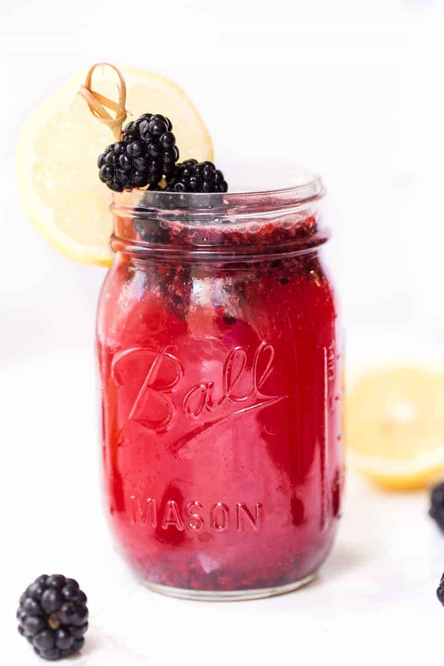 SPARKLING BLACKBERRY LEMONADE -- made with just 4 ingredients, naturally sweetened and so delicious!