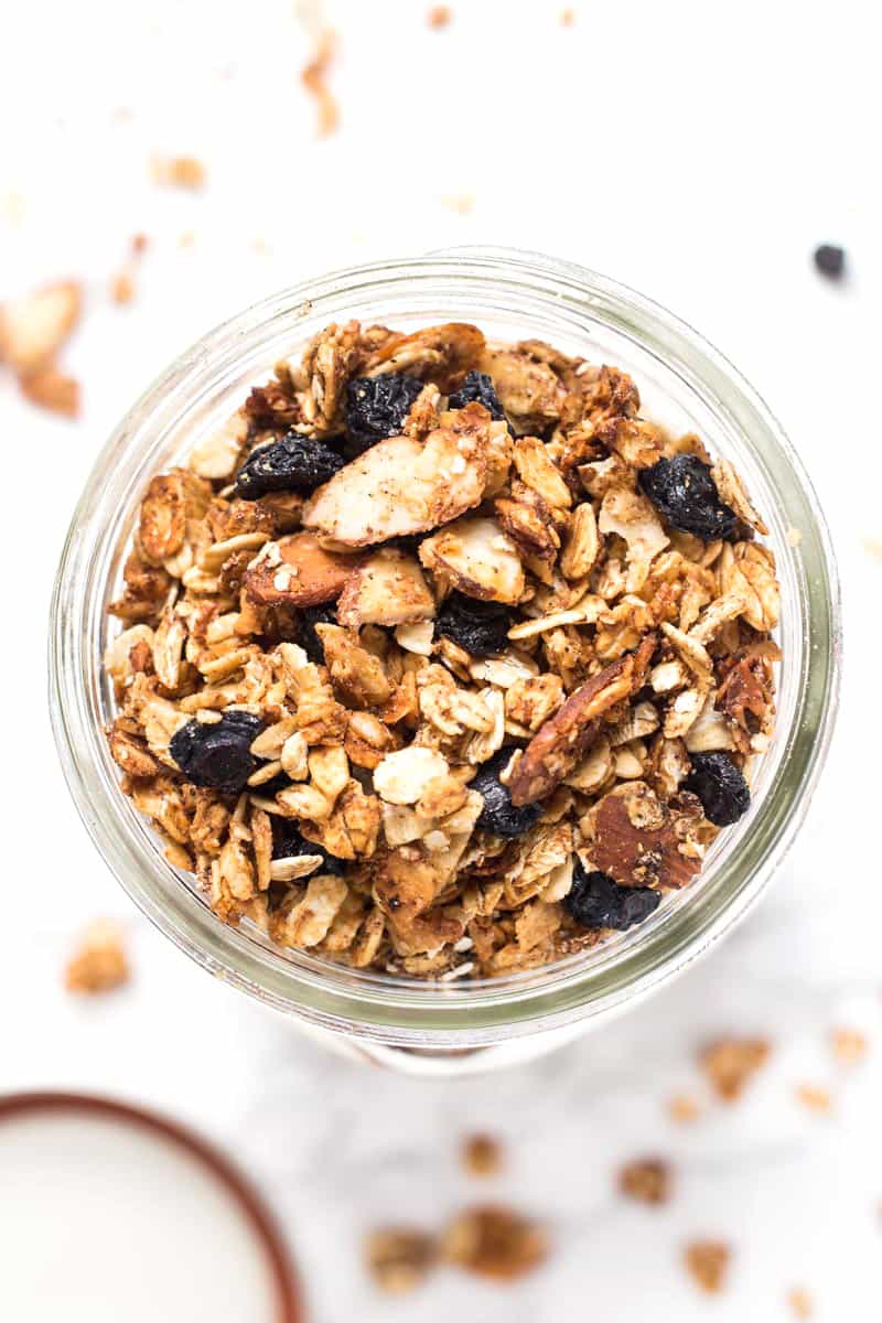 How to store granola THE RIGHT WAY! In large mason jars to keep it fresh & flavorful!