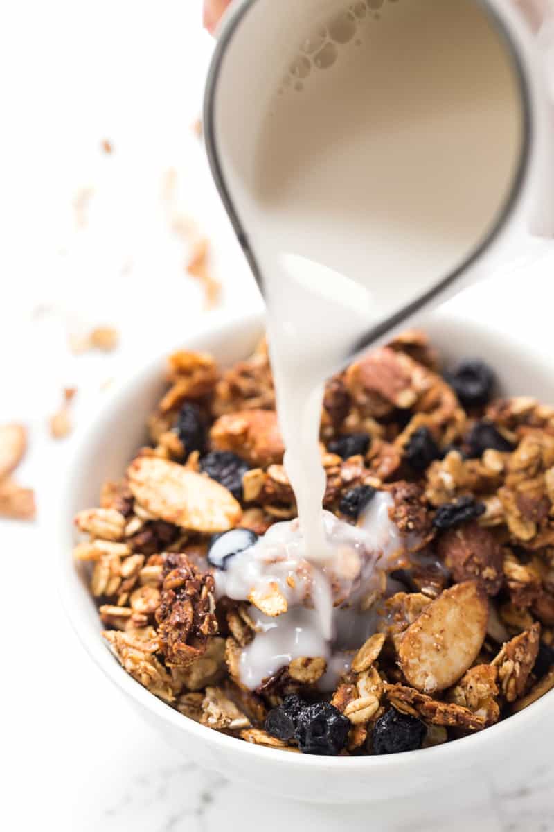 This AMAZING Honey Blueberry Quinoa Granola is the perfect breakfast treat! Packed with flavor, easy to make and SO HEALTHY! [gluten-free]