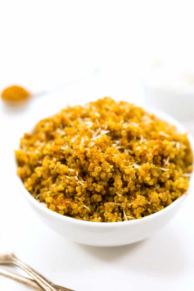 You've got to try this 5-INGREDIENT Coconut Curry Quinoa!! It's easy, healthy and tastes DELISH!