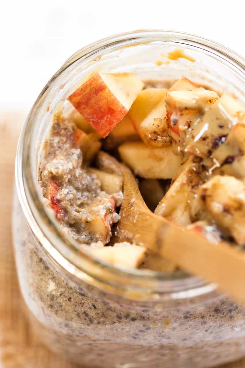 This HIGH PROTEIN Apple Pie Overnight Quinoa is the perfect on-the-go breakfast for work or school!