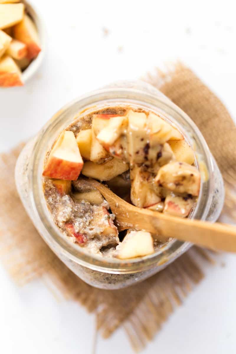 This HIGH PROTEIN Apple Pie Overnight Quinoa is the perfect on-the-go breakfast for work or school!