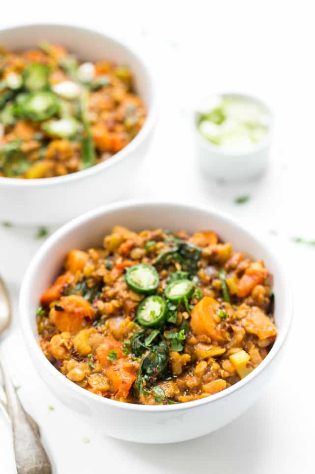These ONE POT Moroccan Lentils + Quinoa make for a hearty, delicious and super cozy fall meal!