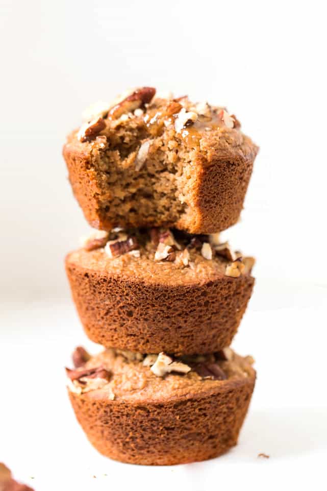 A HEALTHY Applesauce Muffin that’s gluten-free, sweetened with honey, dairy-free, oil-free and whipped up in the blender in under 5 minutes flat!
