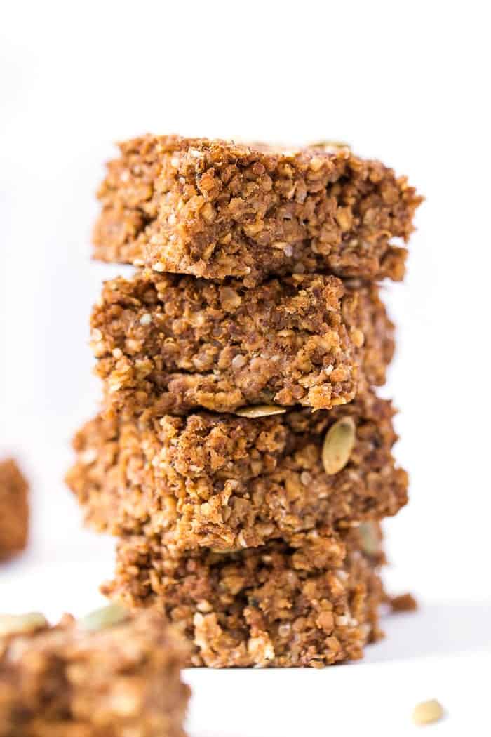 PUMPKIN QUINOA BREAKFAST BARS >> made with oats, quinoa, pumpkin, banana and just a few other HEALTHY ingredients! [vegan]