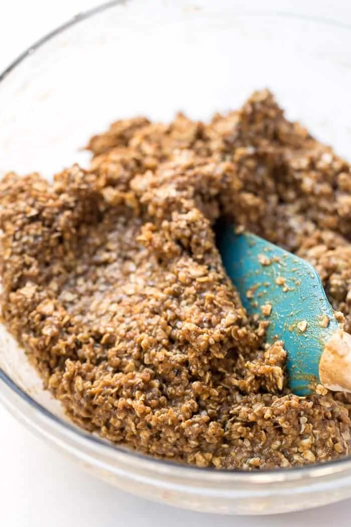 How to make the BEST pumpkin pie quinoa breakfast bars using just ONE BOWL!