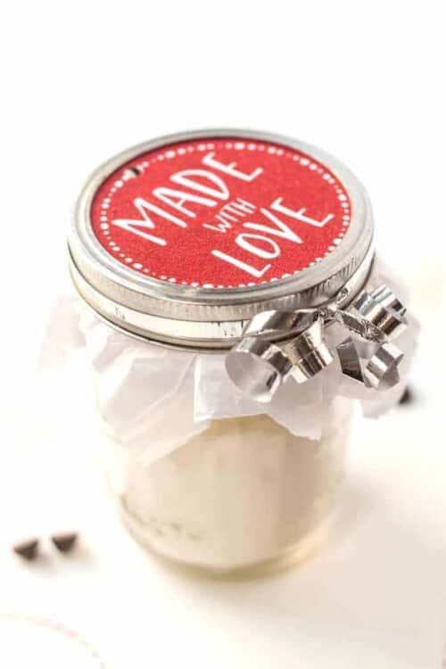 DIY GLUTEN-FREE Pancake Mix makes the perfect gift for the holidays! One jar makes 1 batch of pancakes!