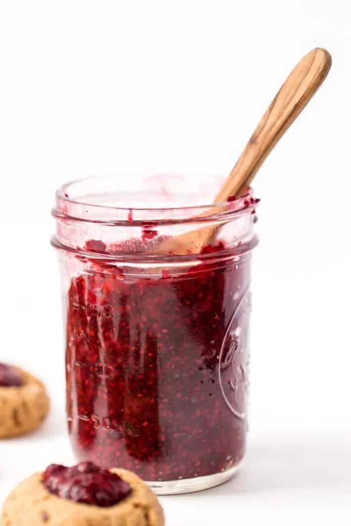 GLUTEN-FREE THUMBPRINT COOKIES with a homemade raspberry chia seed filling! [VEGAN]