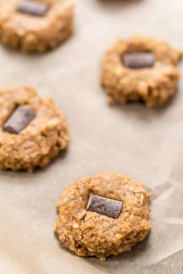 How to make the best HEALTHY Peanut Butter Blossom Cookies using just ONE BOWL! [vegan + gluten-free]