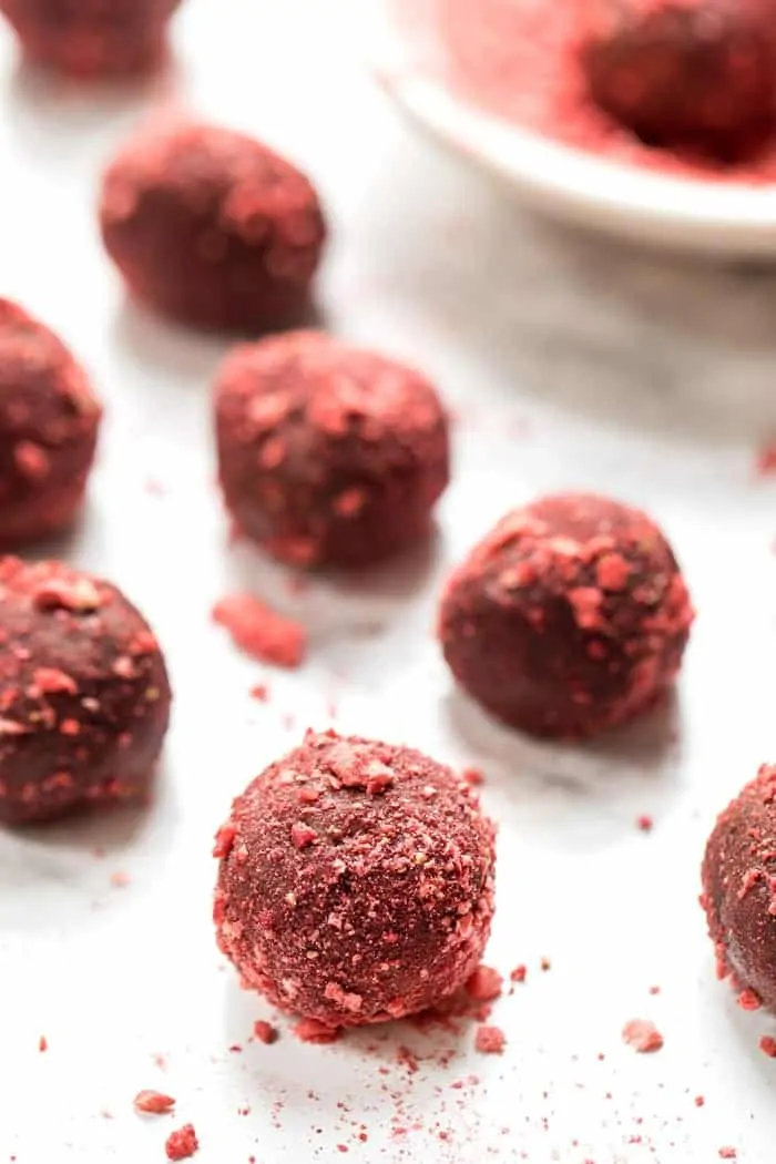 5 ingredient chocolate truffles with strawberries