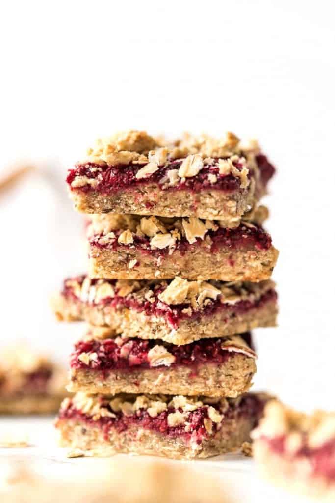 healthy & vegan raspberry oatmeal bars