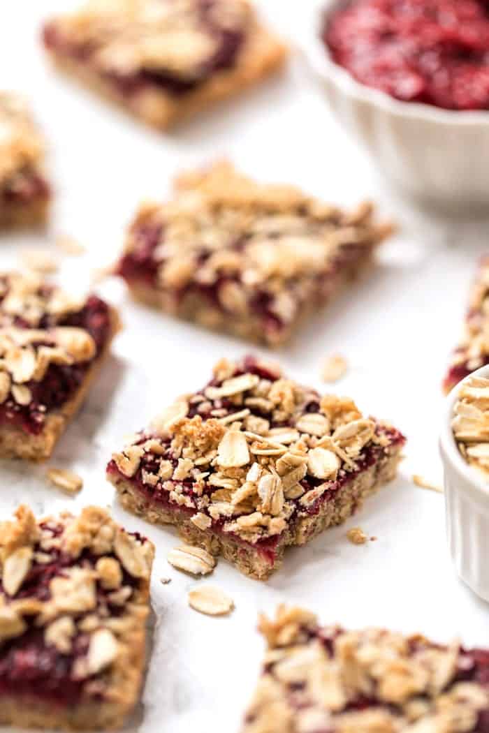 healthy & vegan raspberry oatmeal bars with a gluten-free topping