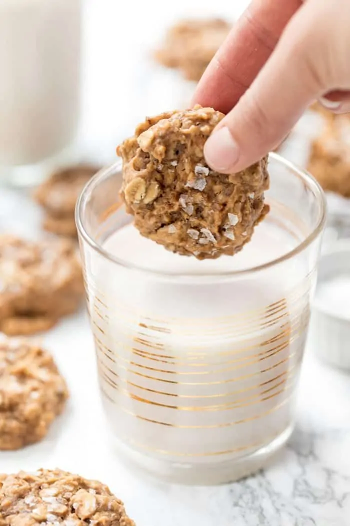 healthy peanut butter breakfast cookies with oats and quinoa